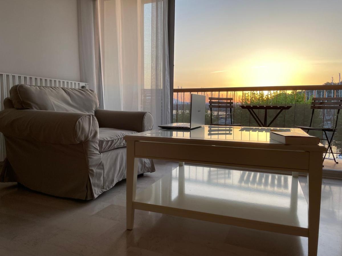 Appartement Les Pieds Dans L'Eau 滨海圣芒德里耶 外观 照片